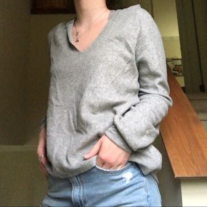 URBAN OUTFITTERS Slouchy Grey Sweatshirt
